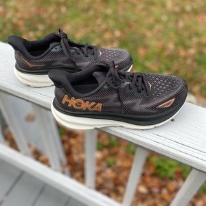 HOKA Clifton 9 for women. Great preowned condition. No real signs of wear.